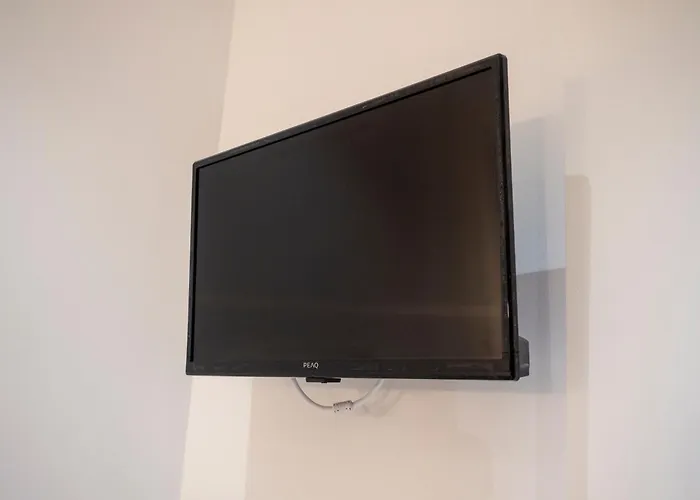 Bhost - Juan De Mena